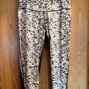 Victoria's Secret Total Knockout Star pattern leggings size large